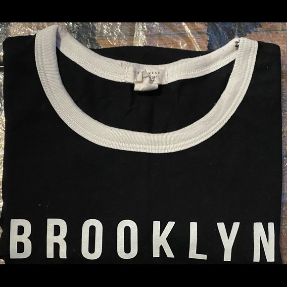 A black t-shirt - Picture 1 of 3